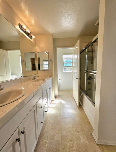 Building Photo - 37 Bijou