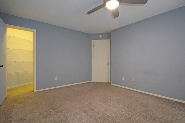 Building Photo - Beautiful 2-Bed 1-Bath Condo in Bloomington - Available Now!