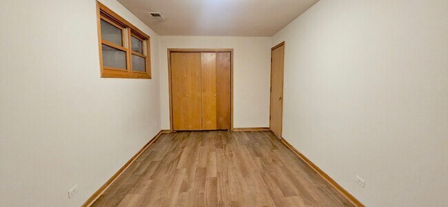 Building Photo - 2958 S Archer Ave