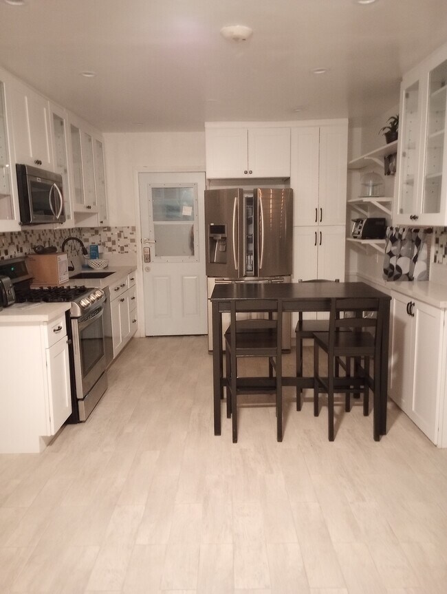 kitchen 1 - 4374 Overland Ave