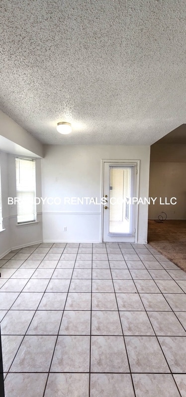 Building Photo - 2302 Savage Dr