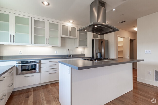 4BR, 3.5BA - 2200SF - 420 Cornell Ave