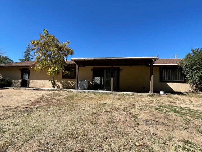 Building Photo - Golf Course- On The Mesa 3 Bedrooms, 2 Bathrooms, New Paint,