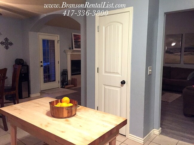 Building Photo - Now Pre-leasing for Mid-April