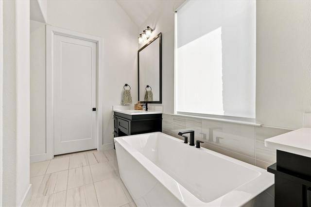 Building Photo - 2432 Casia Lndg