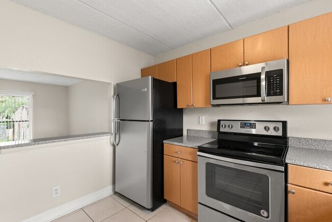 Building Photo - Condo For Rent in Somerset Park!