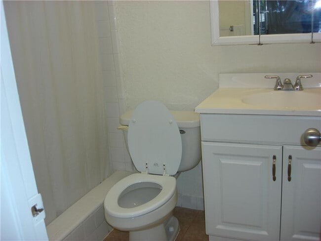 Building Photo - 770 SE 2nd Ave