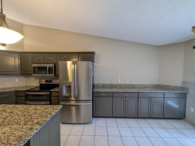 Building Photo - 7570 Pepperwood St