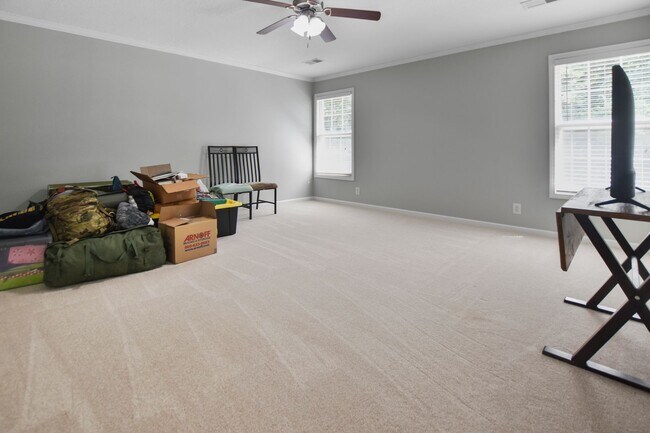 Building Photo - Pet Friendly Four Bedroom with Bonus!