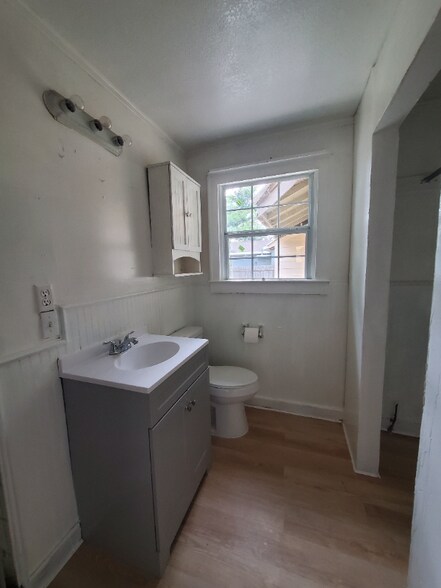 Building Photo - 440 TX-29