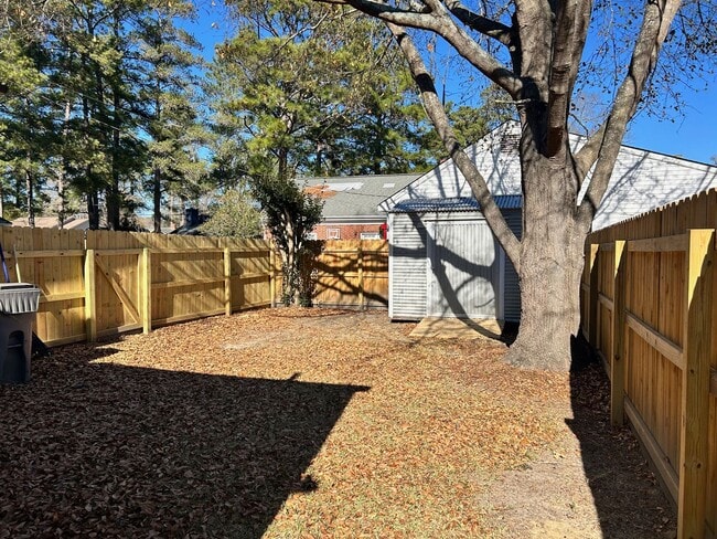 Building Photo - 320 E 20th St