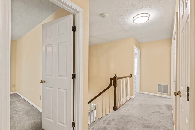 Building Photo - 804 Lancaster Ln