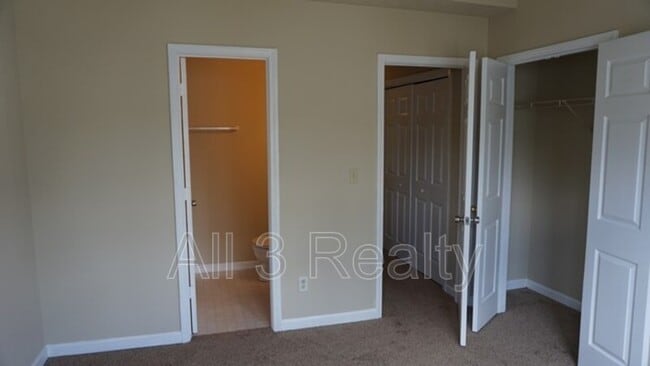 Building Photo - 5705 Hampton Ct