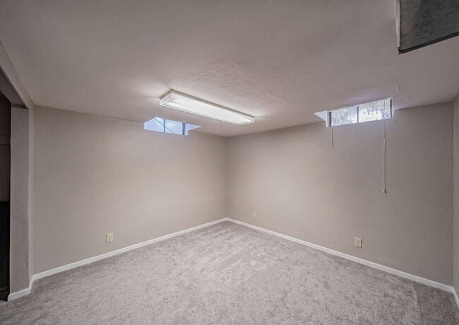 Building Photo - Spacious