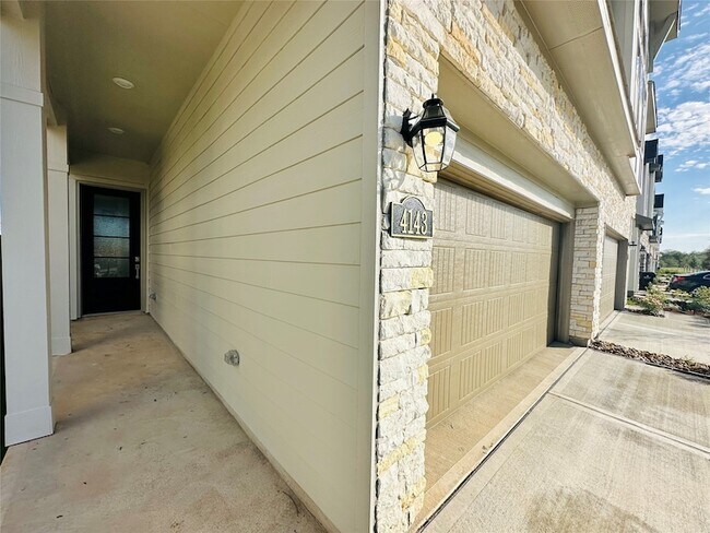 Building Photo - 4143 Champlain Wy