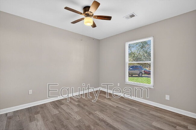 Building Photo - 10032 Regency Ct