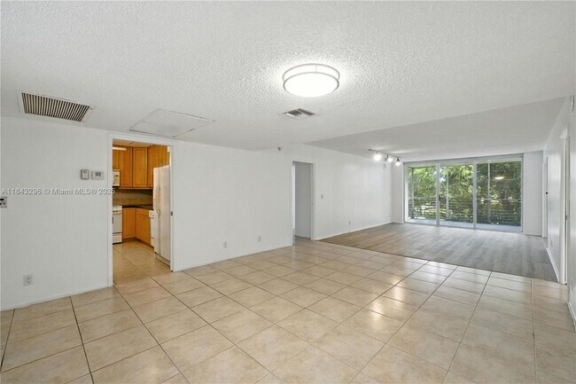 Building Photo - 3850 Oaks Clubhouse Dr