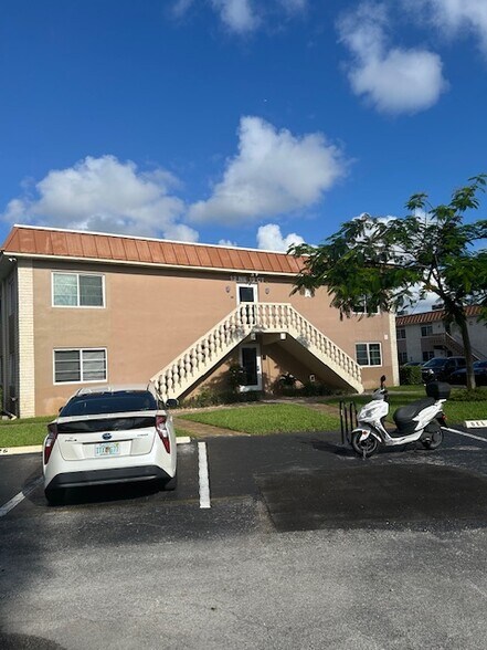 Primary Photo - 12 NE 19th Ct