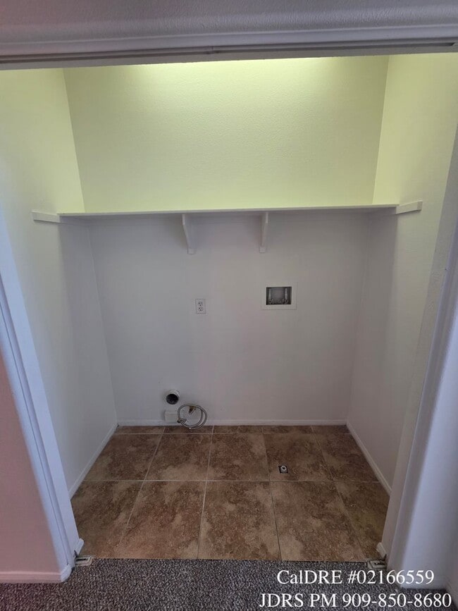 Building Photo - Ontario 3 Bedroom Condo