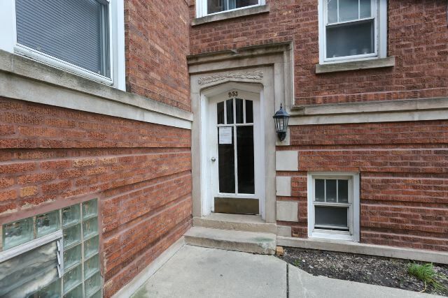 Primary Photo - 962 W Cornelia Ave