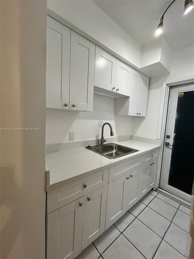 Building Photo - 7155 Rue Notre Dame