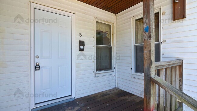 Building Photo - 11 Pleasant St