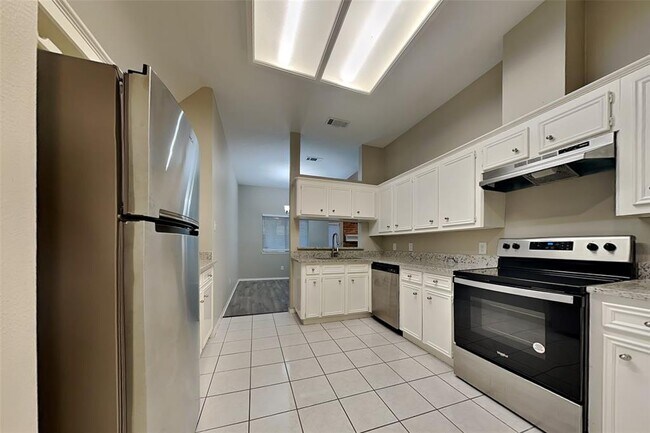 Building Photo - 9903 Jockey Club Dr