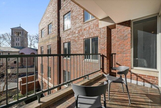 Building Photo - 130 Mt Auburn St