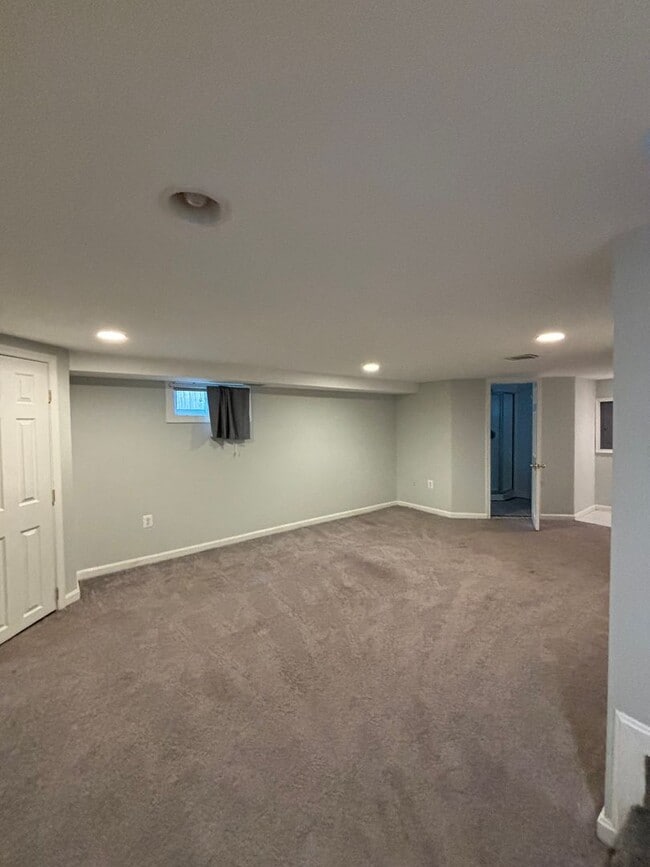 Building Photo - 162 Wesmond Dr