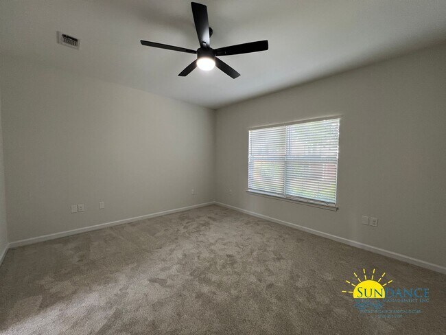 Building Photo - 3 Bedroom Smart Solar Home in Crestview!