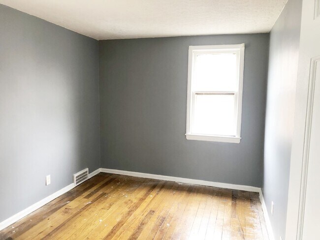 Building Photo - 4 BED 2 BATH SINGLE FAMILY HOME!