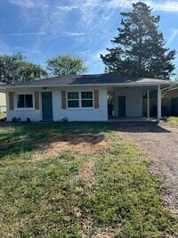 Building Photo - 1712 Vada Cir