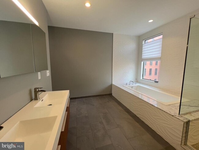 Building Photo - 423 Wallace St