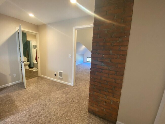 Building Photo - 1104 W Sinto Ave