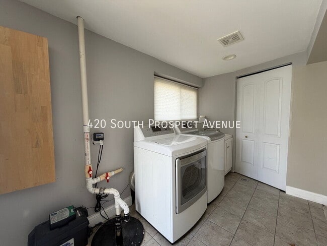 Building Photo - 420 S Prospect Ave