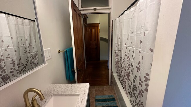 Building Photo - 155 E 12th St