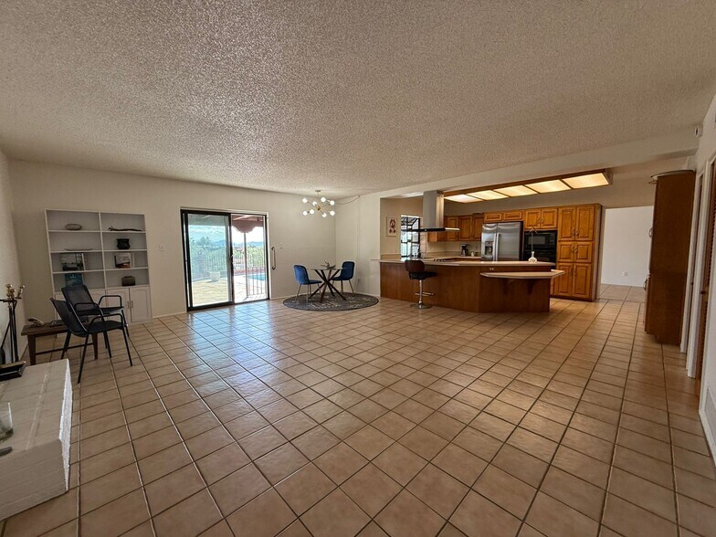 Building Photo - 1402 E Big Rock Rd