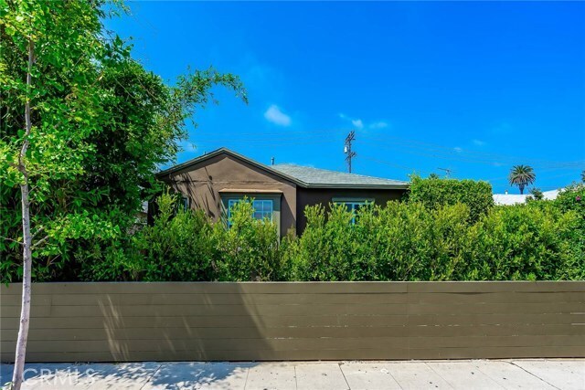 Building Photo - 313 Venice Way