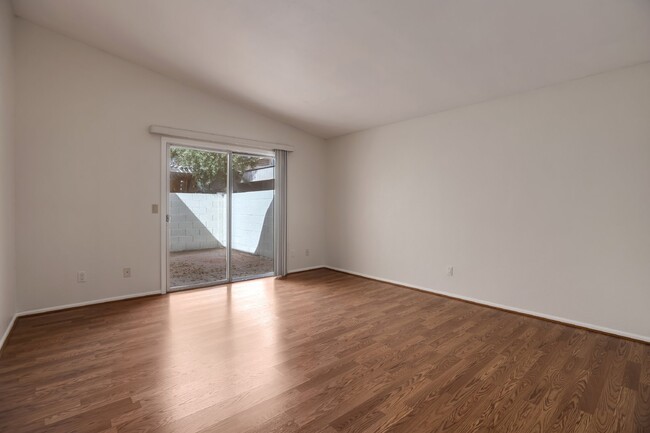 Building Photo - Lovely  South Scottsdale Charmer!