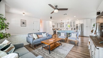 Building Photo - 8035 E Earll Dr