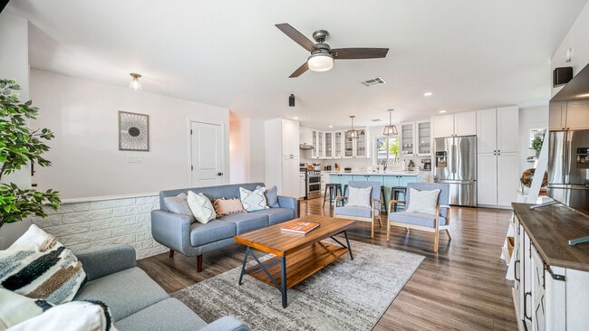 Building Photo - 8035 E Earll Dr