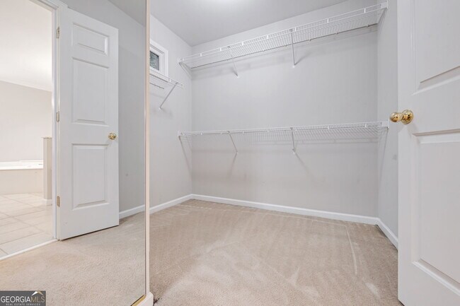 Building Photo - 6875 Ridgefield Dr