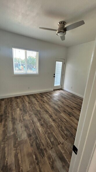Building Photo - 5218 Laurel Dr