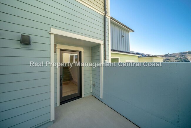 AVAILABLE OCTOBER - Stunning Townhome in ... - AVAILABLE OCTOBER  - Stunning Townhome in ...