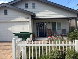 Building Photo - 2405 Perkins Ln