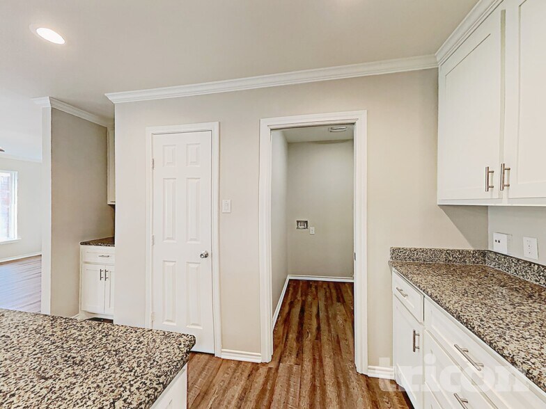 Building Photo - 10628 Lone Pine Ln