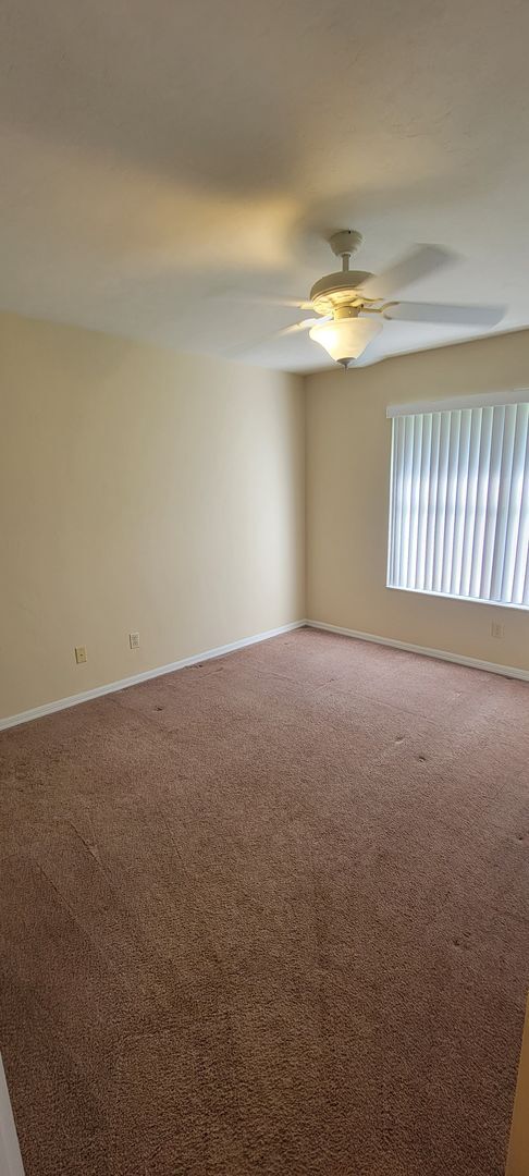 Building Photo - 3/2: Enjoy this nice spacious home in Sunrise.