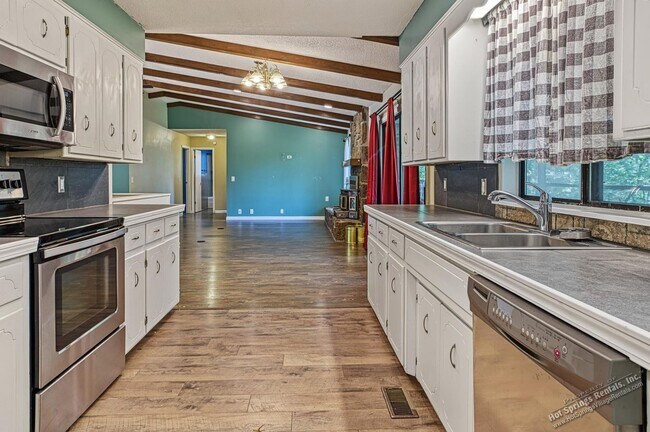 Building Photo - 68 Sierra Dr