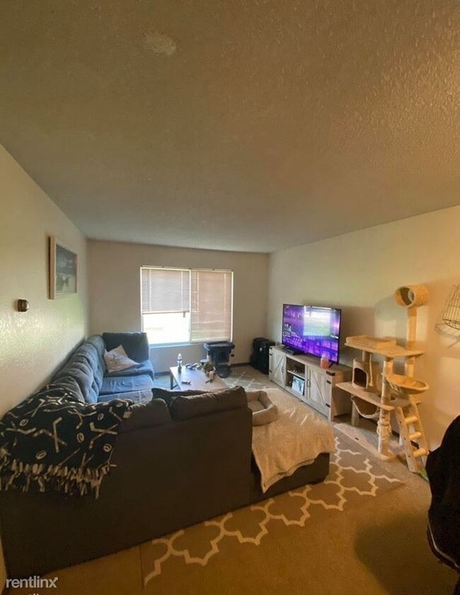 Building Photo - 2 br, 2 bath 4plex - Bunting Lane Apartments