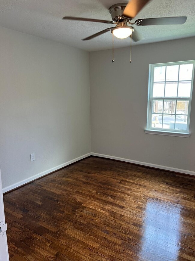 Building Photo - 2522 Kingsdale Dr
